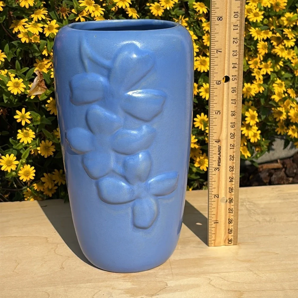 Vintage 1946 Haeger Pottery Raised Dogwood Vase